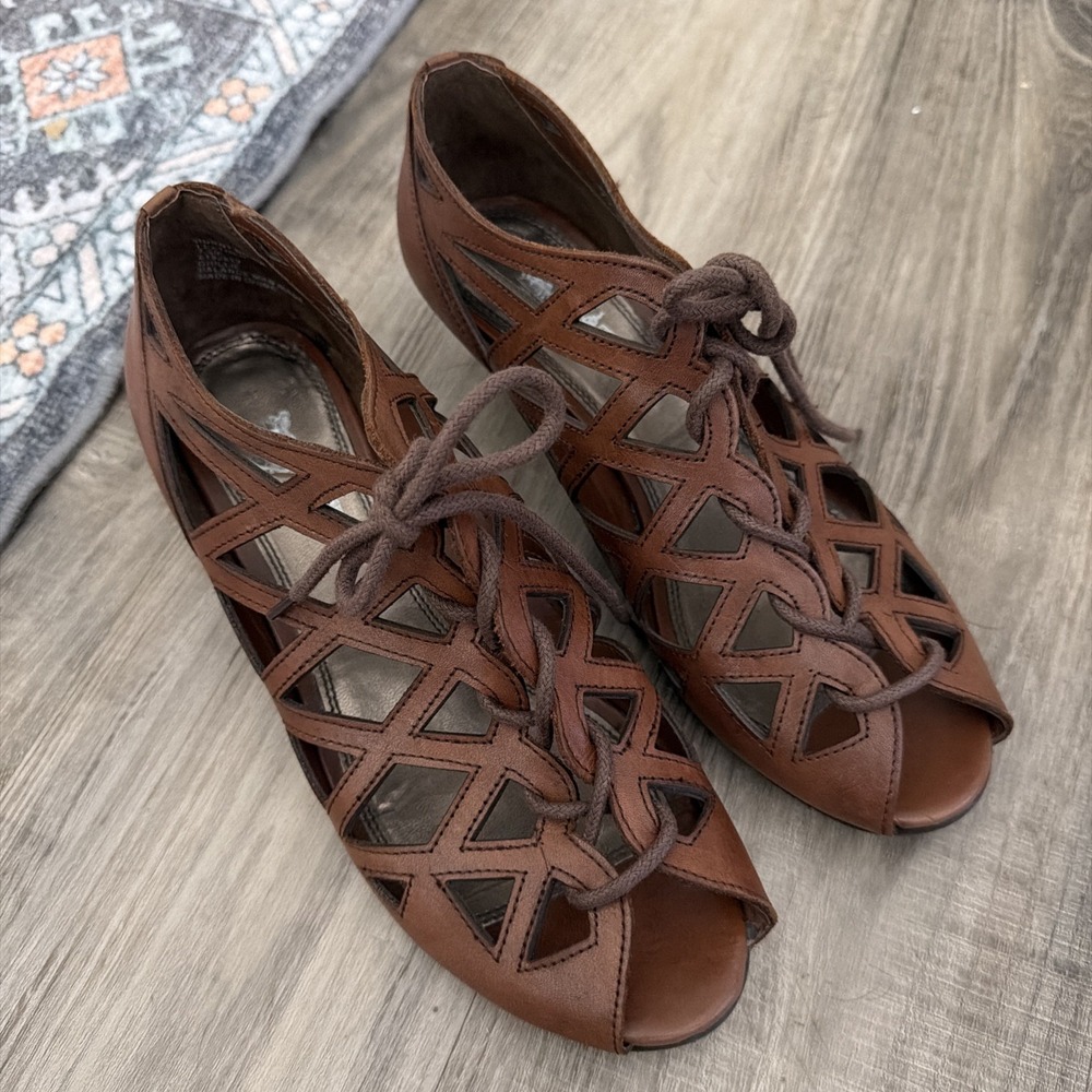 Coach and Four Burnt Brick leather Ghillie lace-up wedge sandal Size 7.5 Cutout